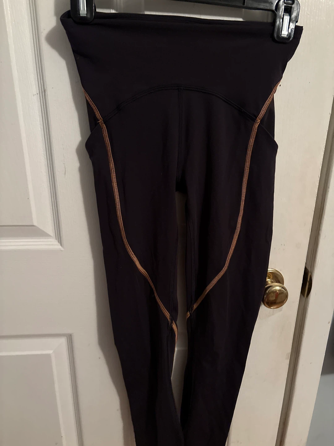 Lululemon Black Leggings with pockets size 4 tight 25