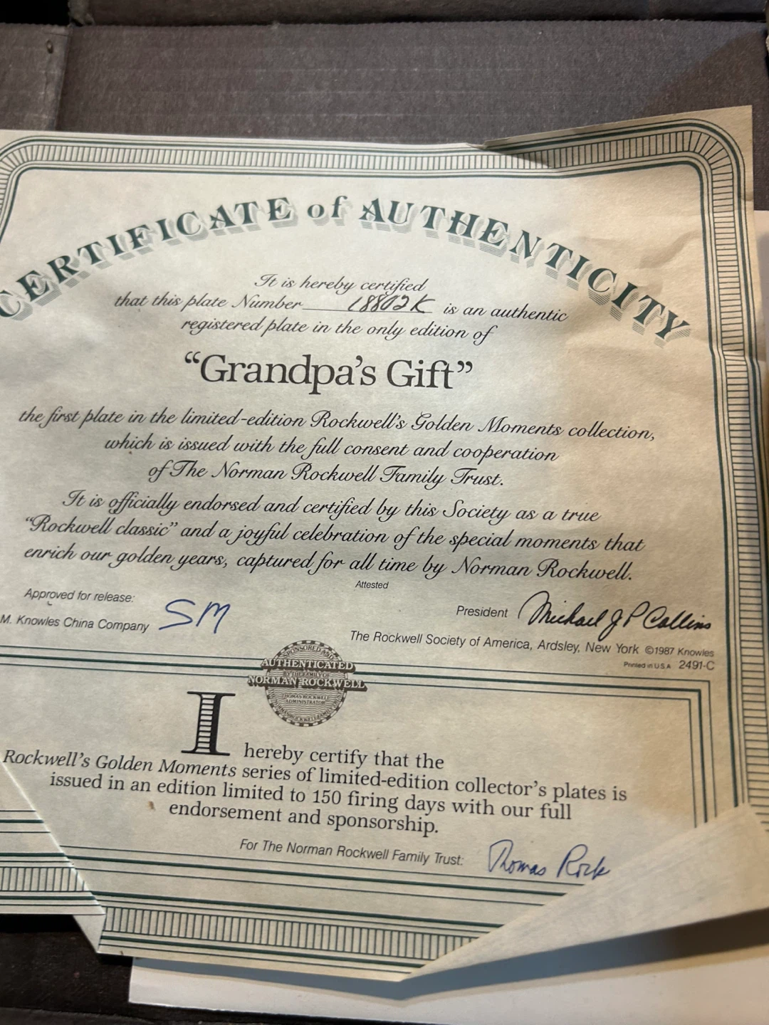 Norman Rockwell "Grandpa's Gift" Collector Plate - photo 2