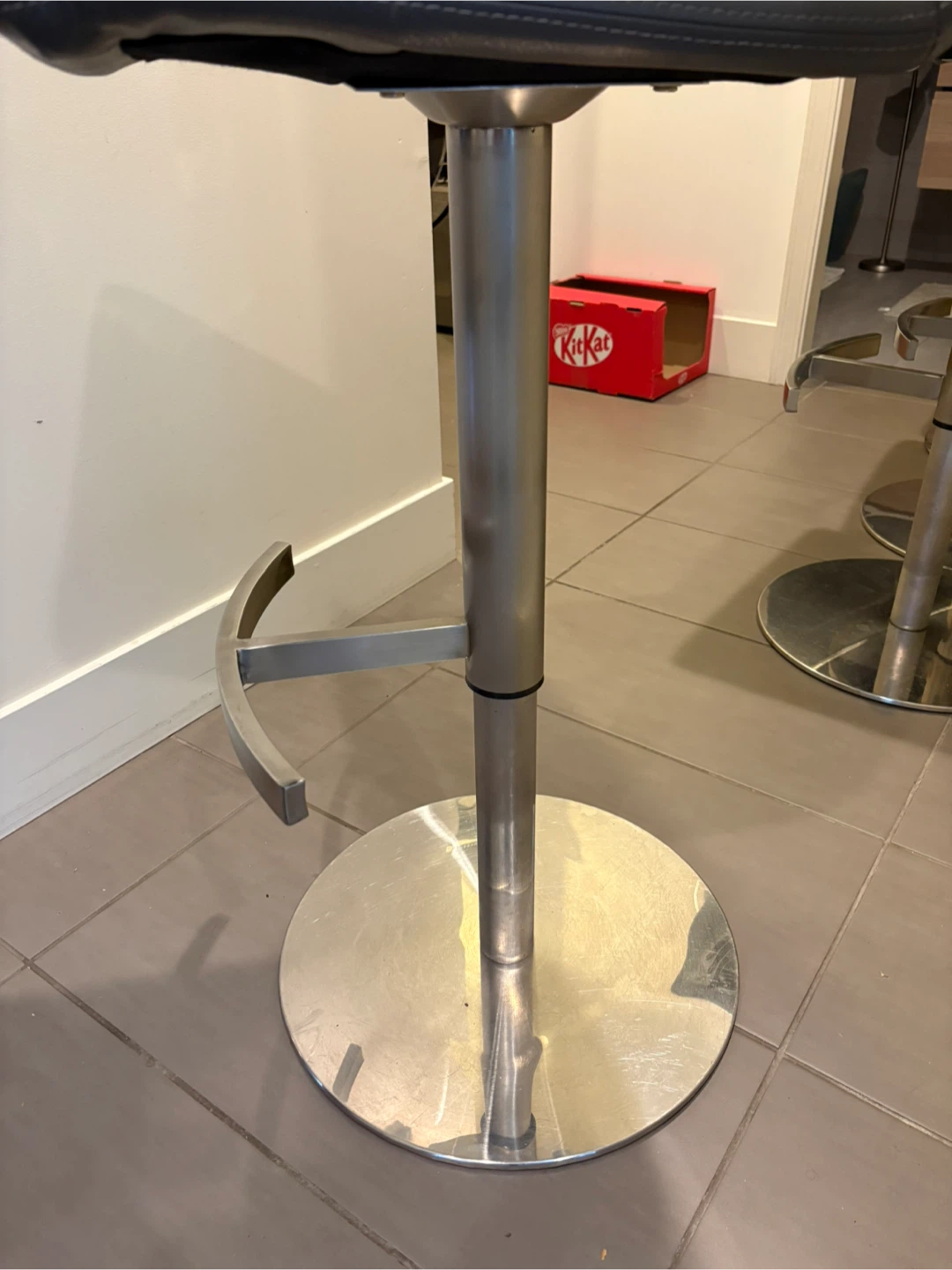 Set of 4 Grey Faux Leather Bar Stools - photo 2