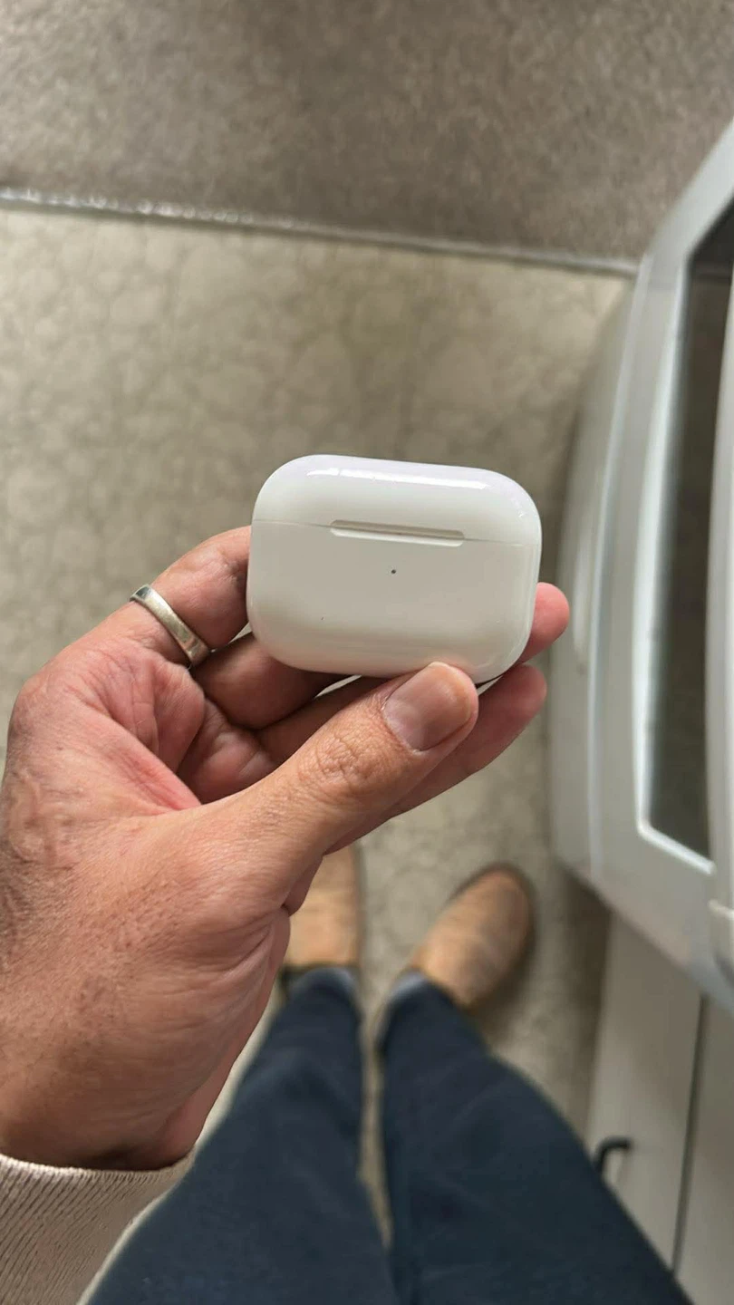 Air Pods Pro for sale - photo 2