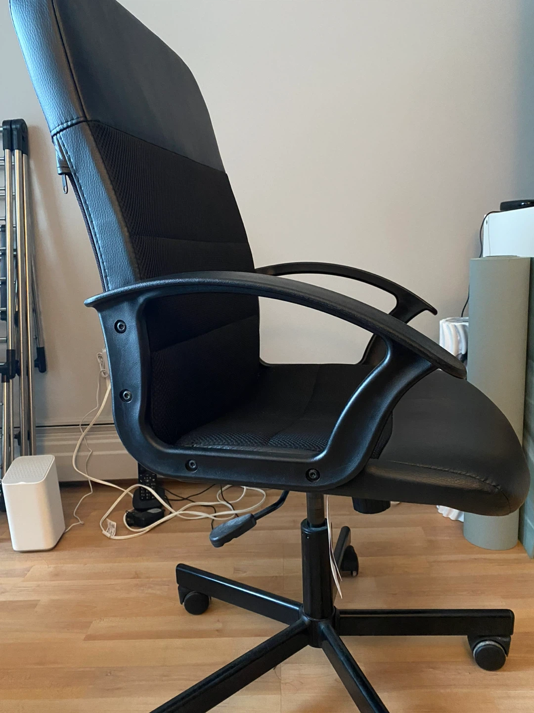 Black Office Chair - photo 4