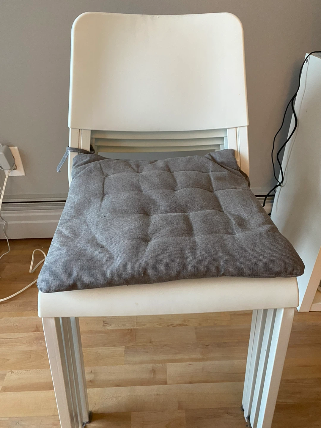 Set of 3 White IKEA Stackable Chairs - photo 5