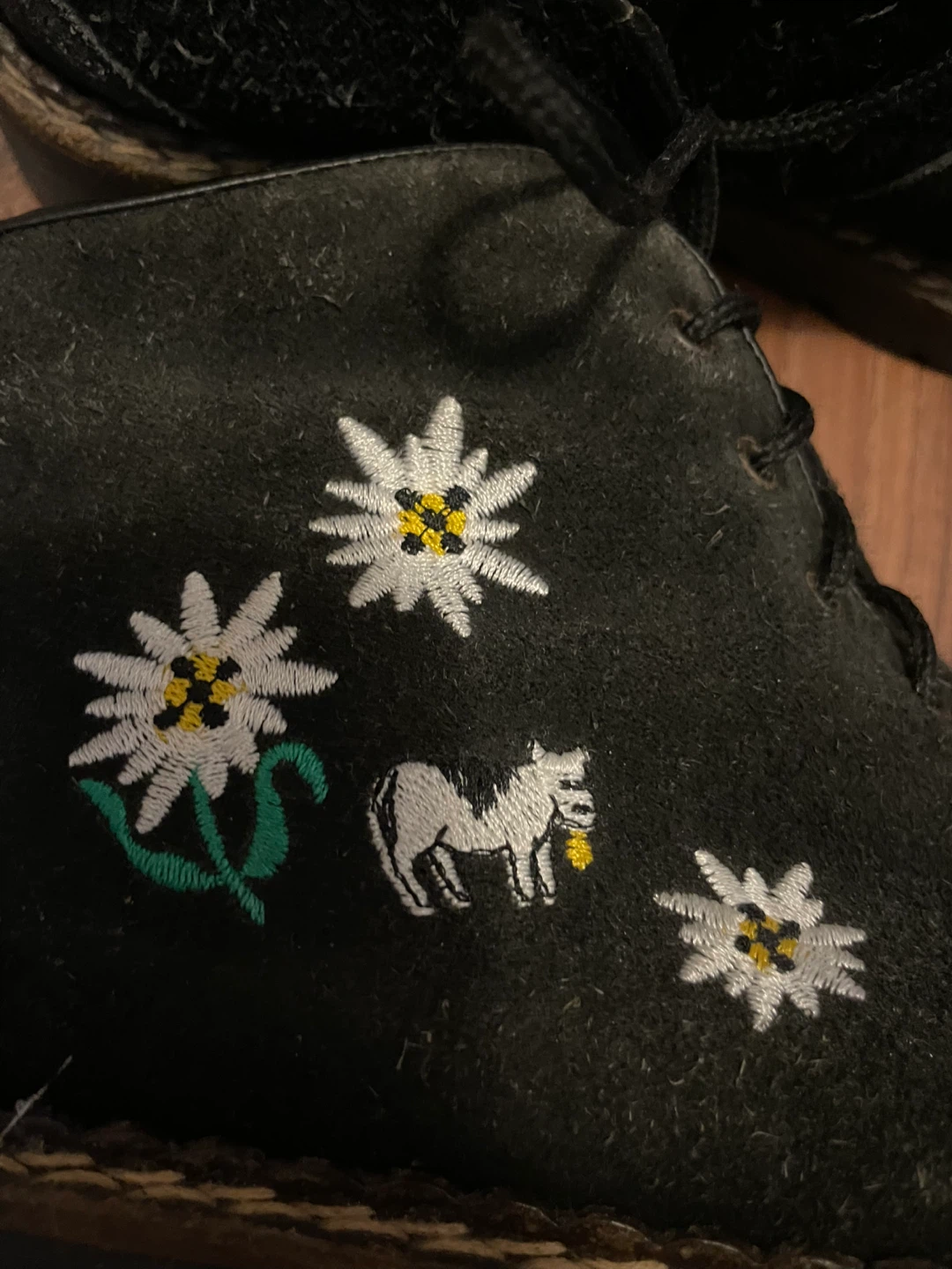 Embroidered suede boots - photo 3