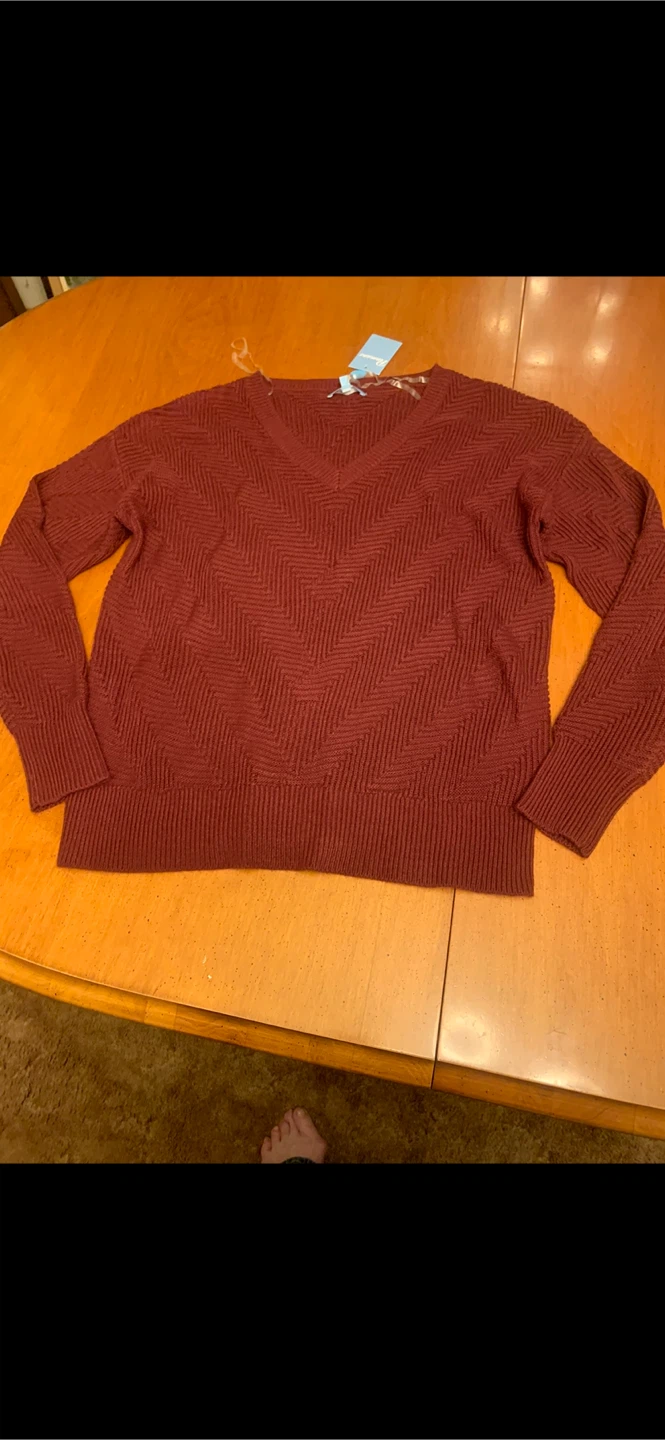 NEW.  Shelly & Jane V-Neck Sweater - Burgundy - XL