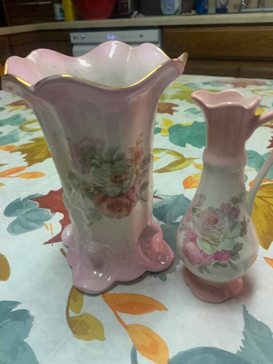 Pair of Vintage Pink Floral Vases - photo 5