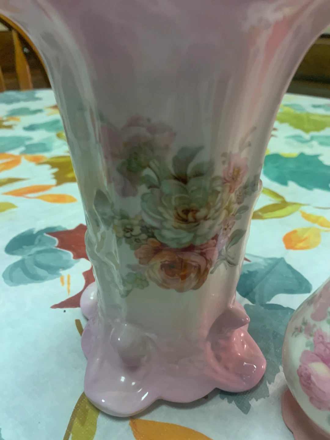 Pair of Vintage Pink Floral Vases - photo 3