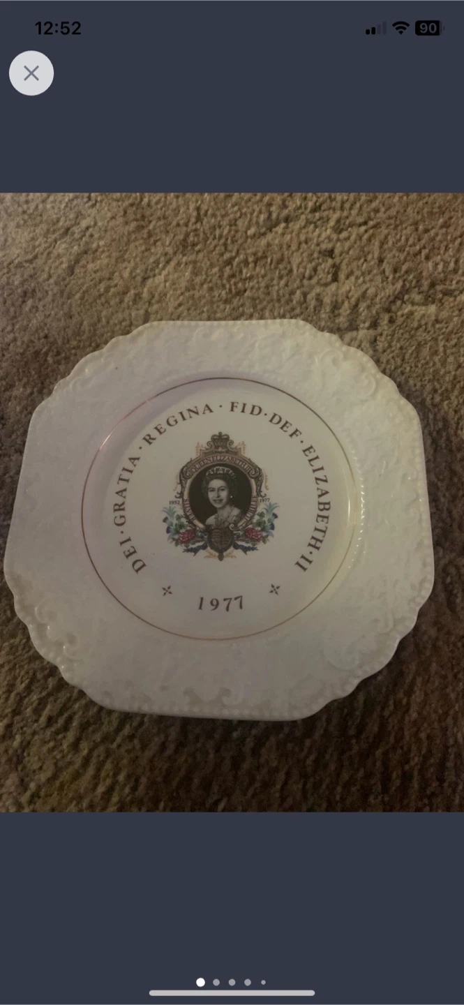 Queen Elizabeth II 1977 Commemorative Plate