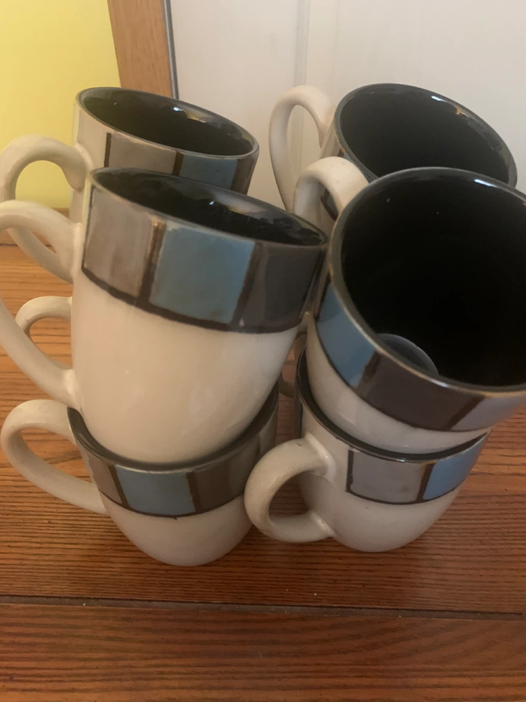 Set of 8. Mugs. NEW.