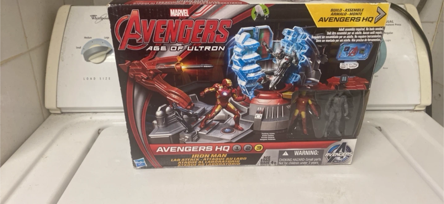 Marvel Avengers Age of Ultron Iron Man Lab Attack Playset