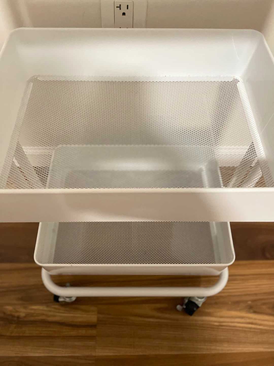White rolling cart - photo 3