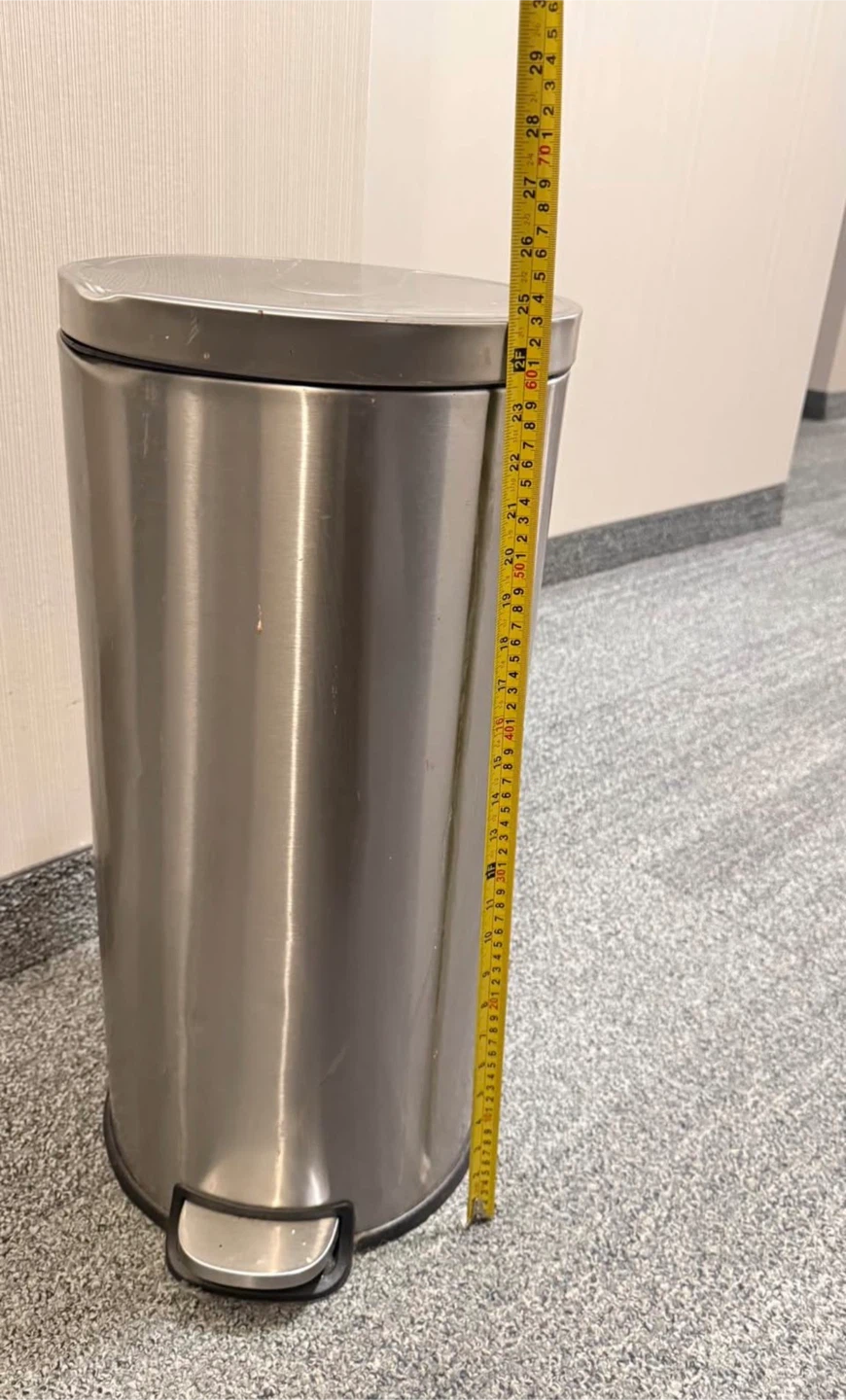 Amazon Basics Round Soft-Close Trash Can - 20L