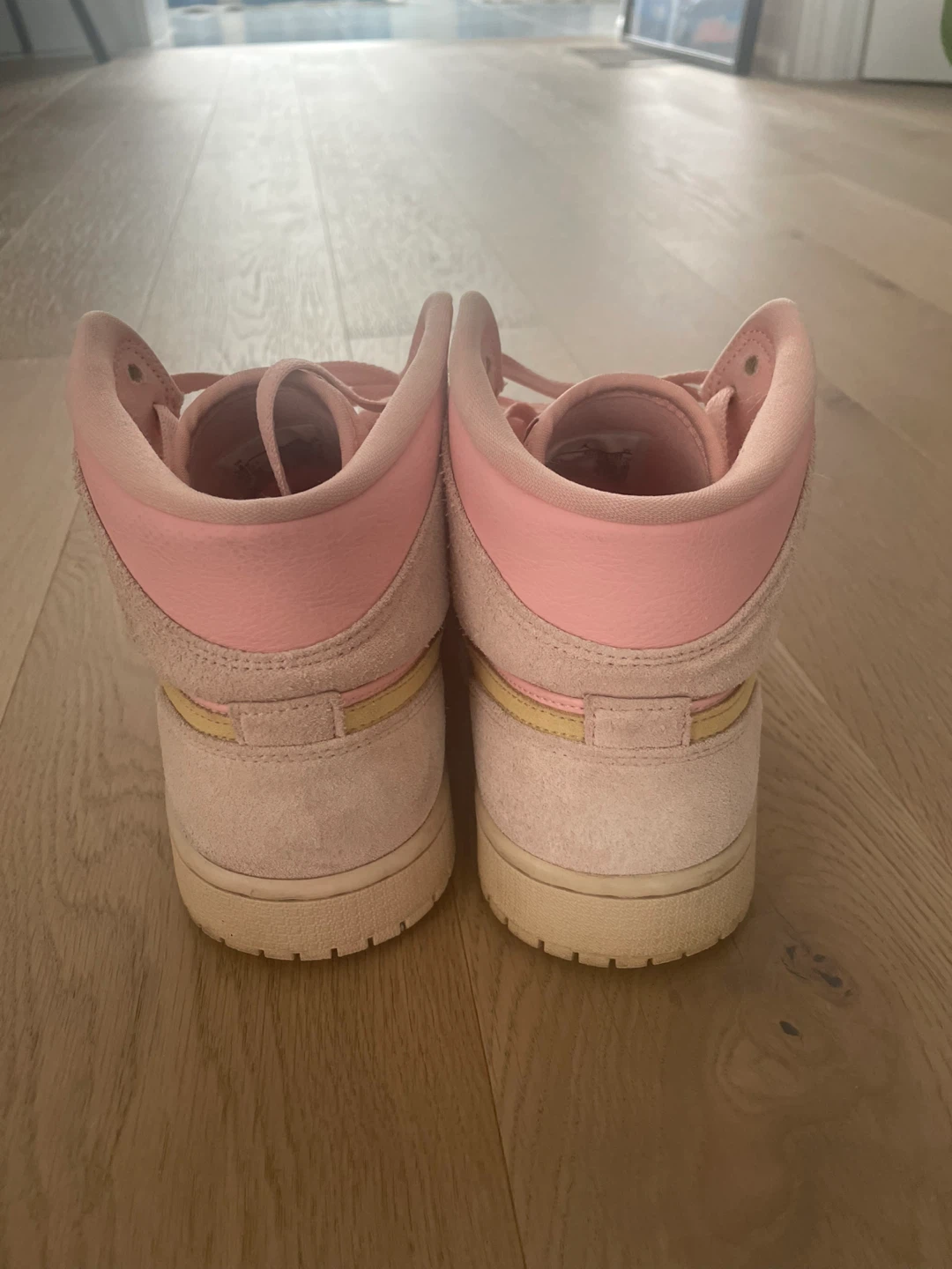 Air Jordan 1 Mid Pink & Gold Sneakers - photo 3