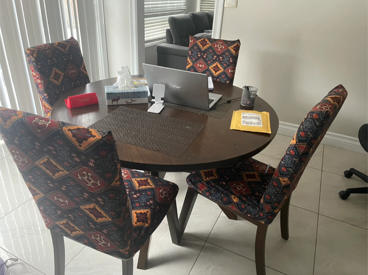 Dining Table with 4 Patterned Chairs