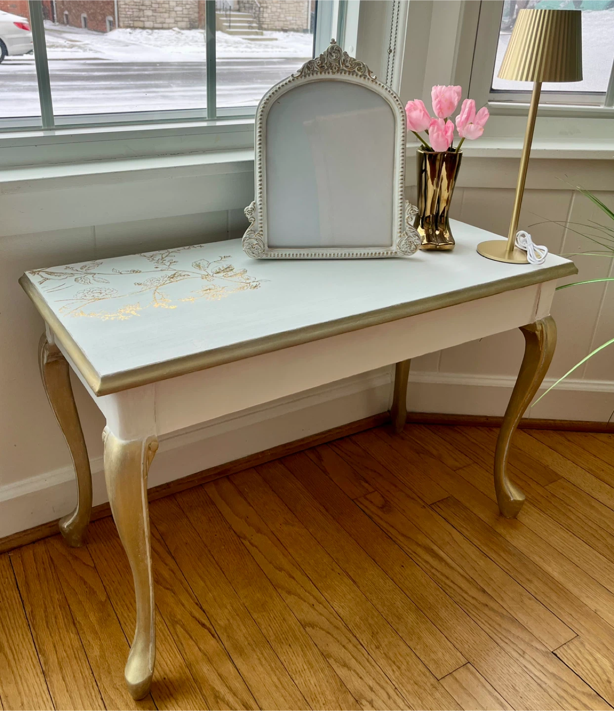 LOVELY SHABBY CHIC BENCH