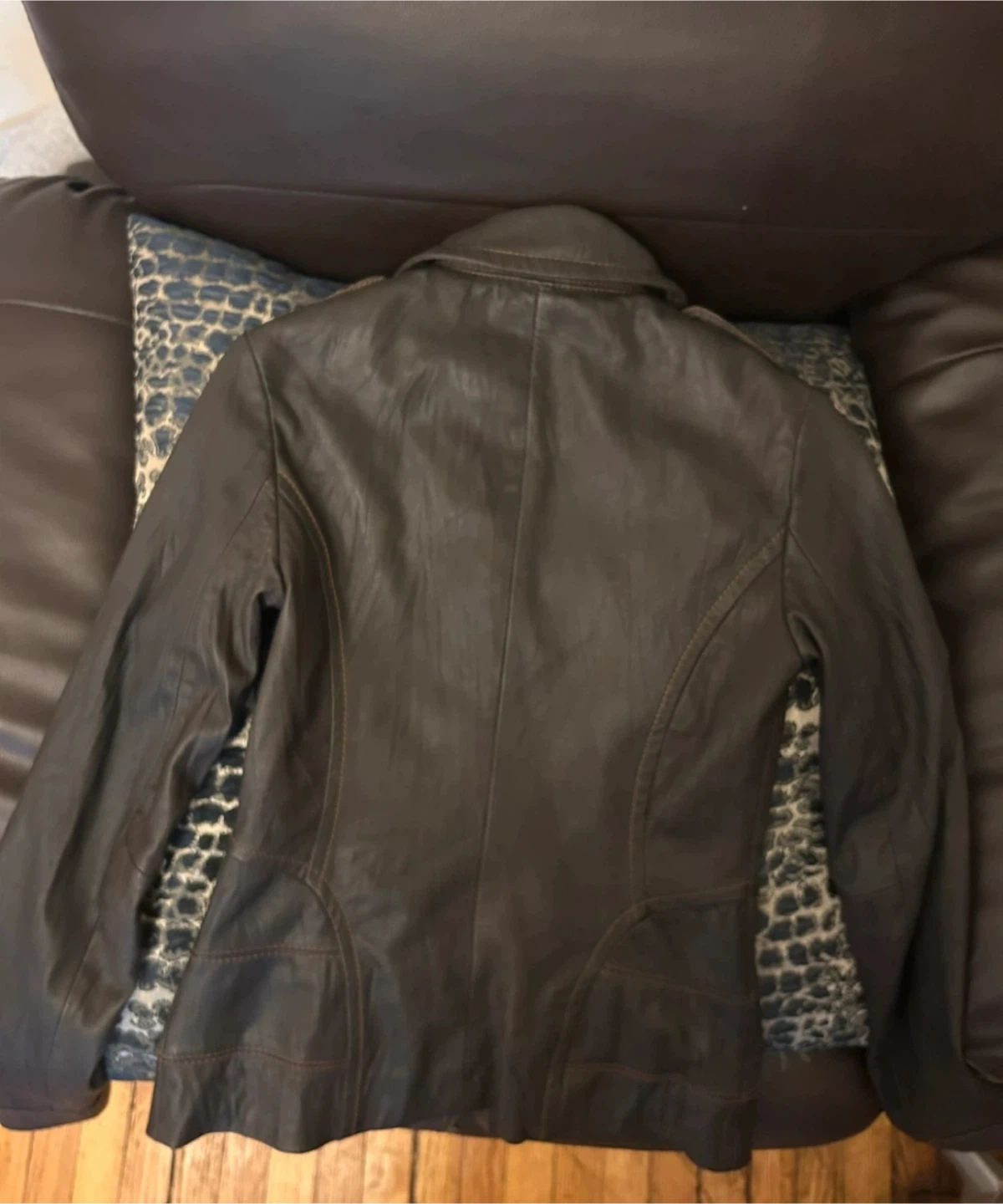 gorgeous women’s Danier Brown Leather Jacket - photo 5