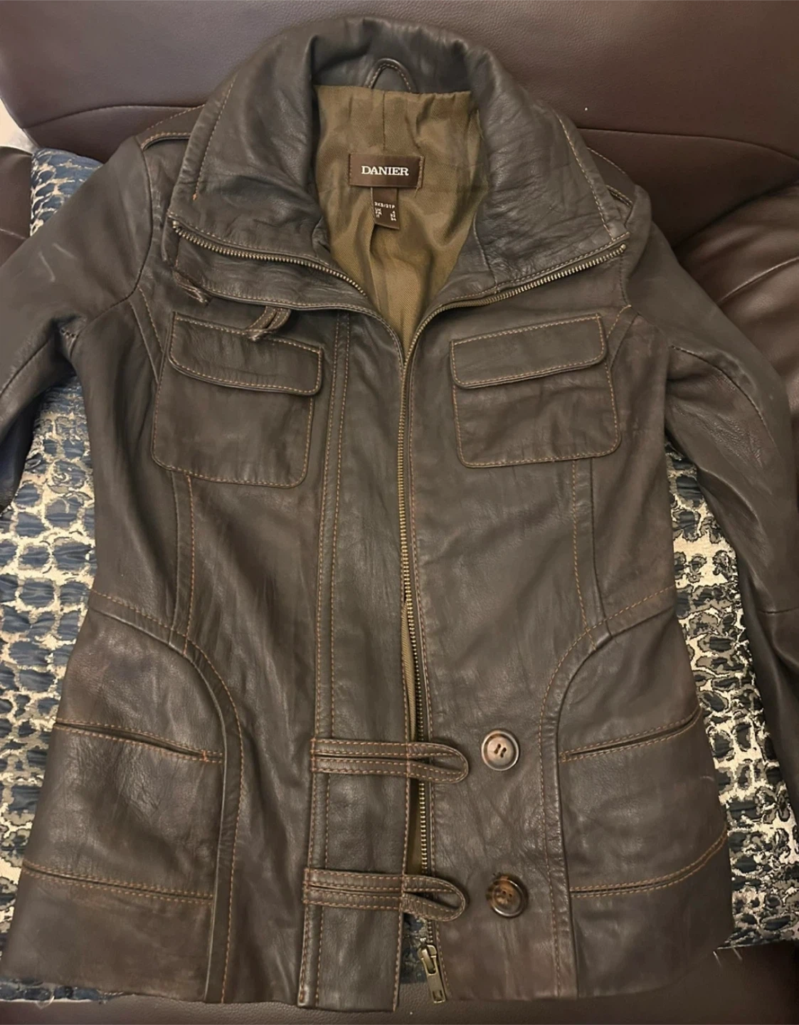 gorgeous women’s Danier Brown Leather Jacket - photo 2