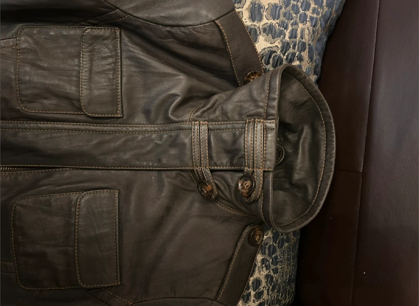 gorgeous women’s Danier Brown Leather Jacket - photo 4