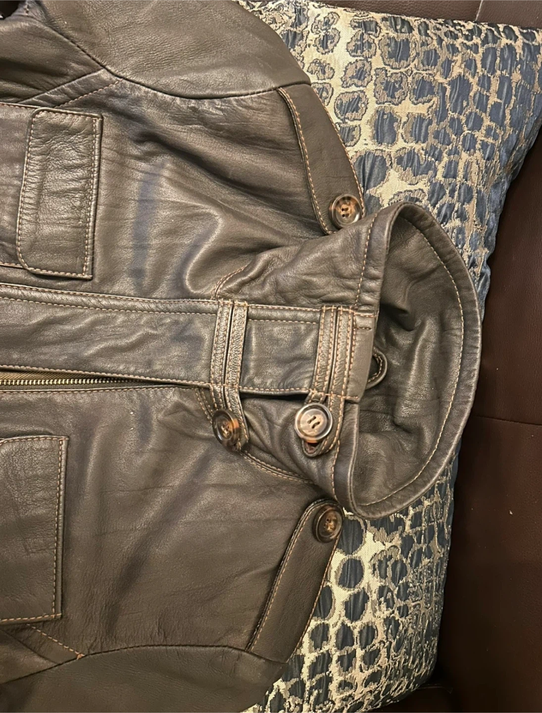 gorgeous women’s Danier Brown Leather Jacket - photo 3