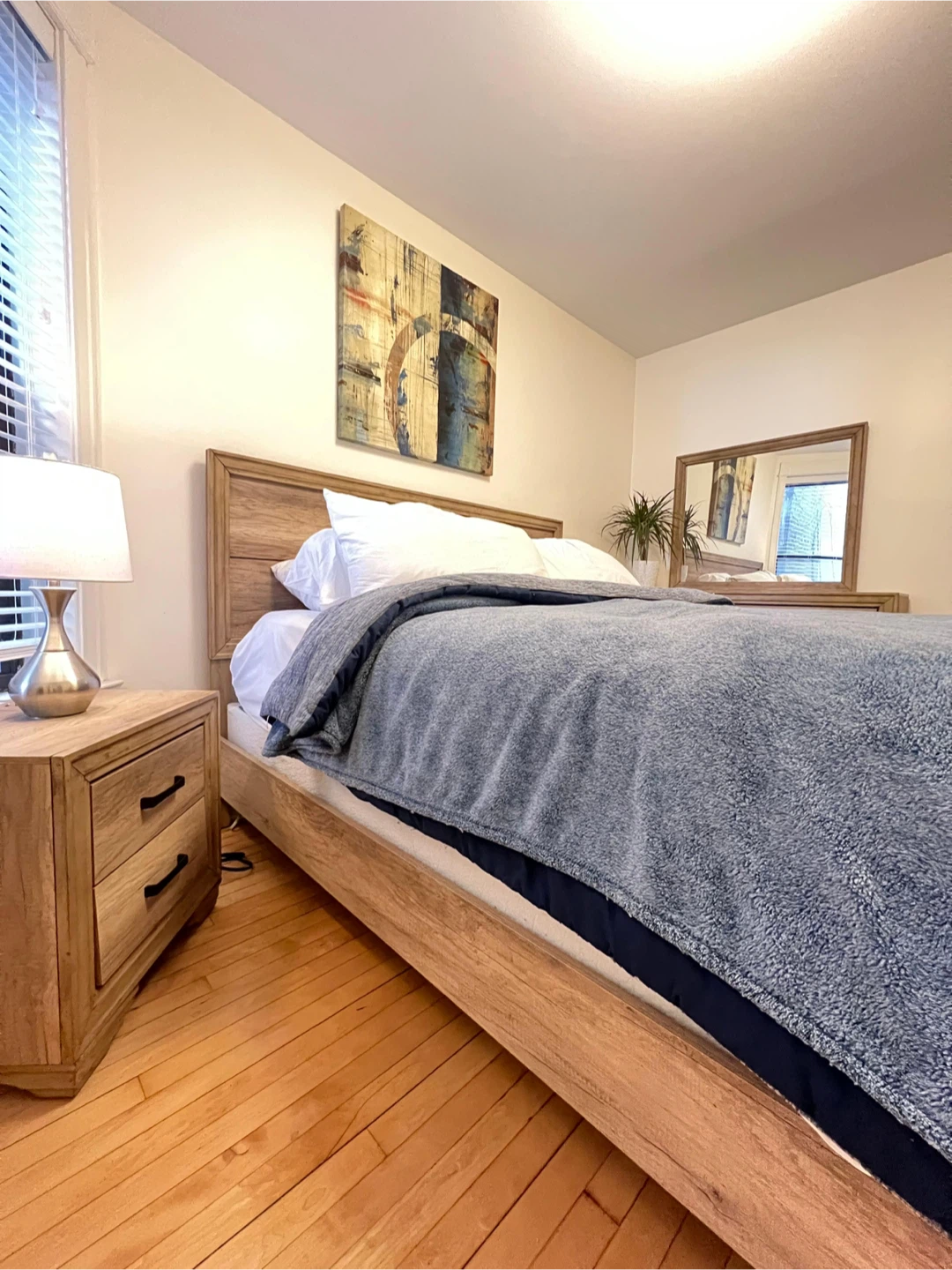 Wooden King Size Bedroom Set - photo 2