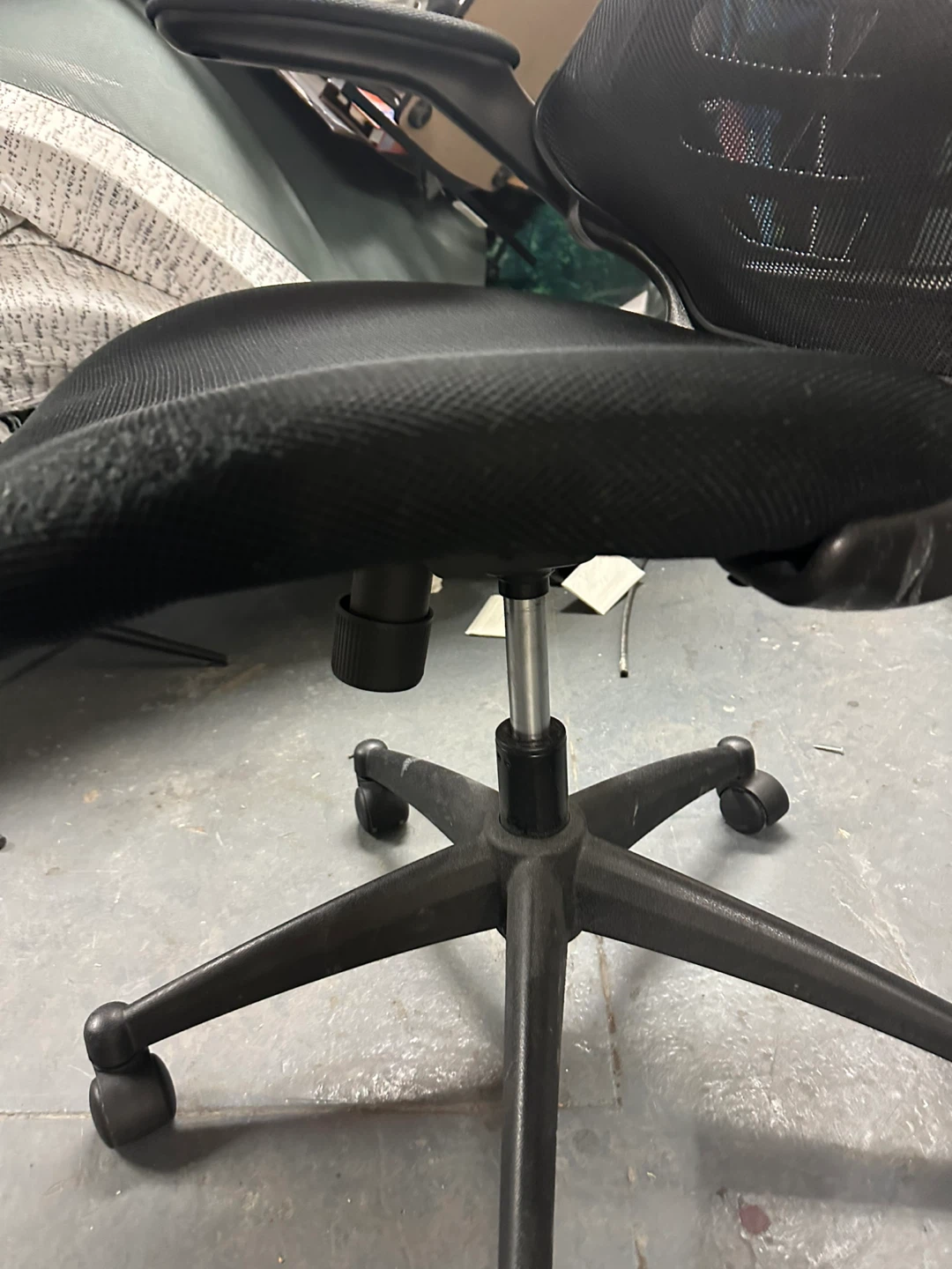 Black Mesh Office Chair - photo 3
