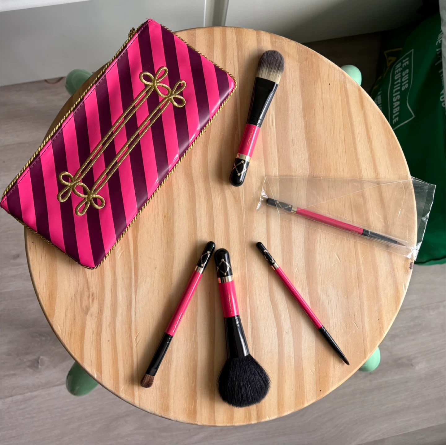 Mac Cosmetics Nutcracker Holiday Collection Makeup Brush Set - photo 4