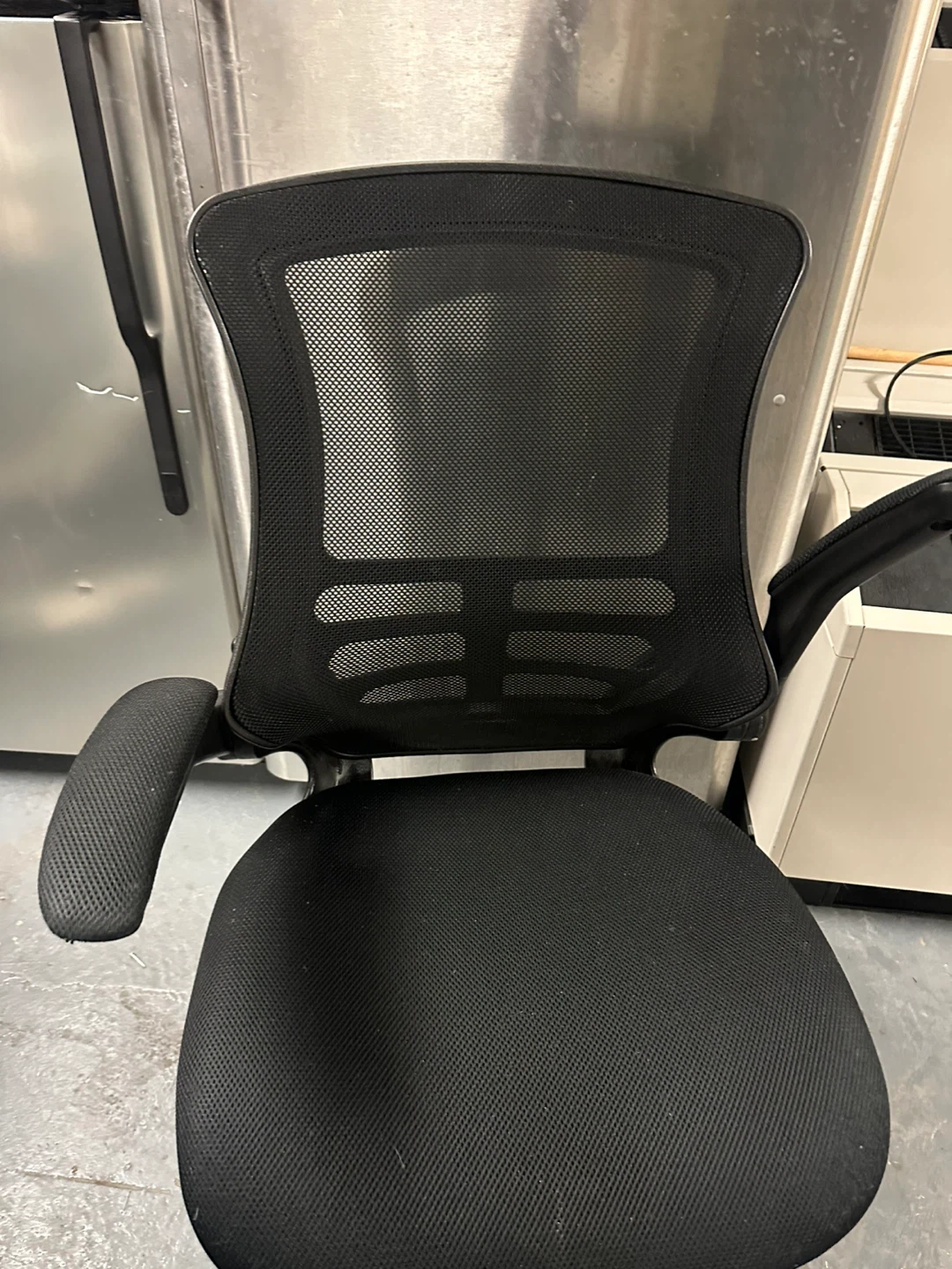 Black Mesh Office Chair with Adjustable Height - photo 2