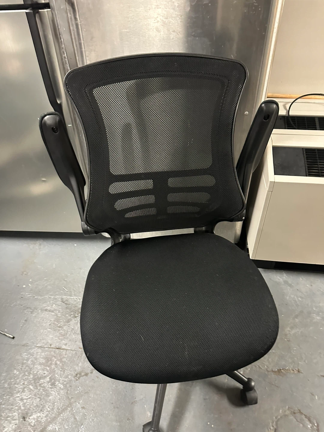 Black Mesh Office Chair with Adjustable Height - photo 3