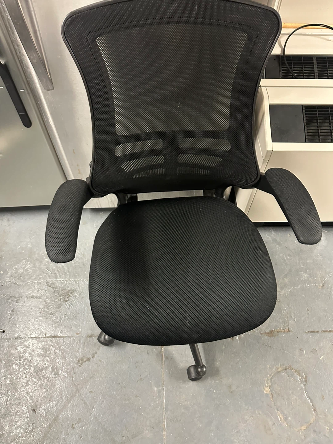 Black Mesh Office Chair with Adjustable Height - photo 4