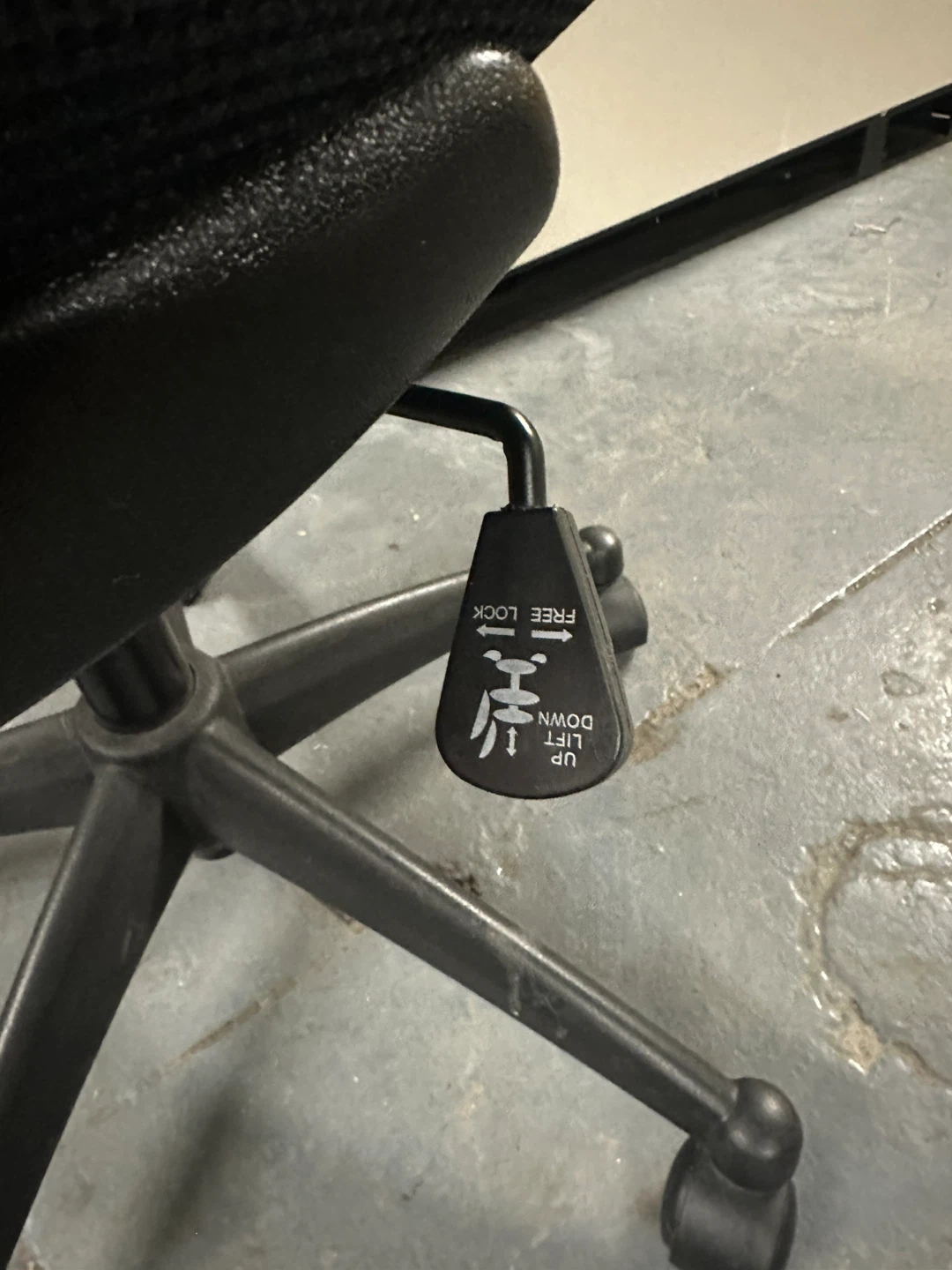 Black Mesh Office Chair with Adjustable Height - photo 5