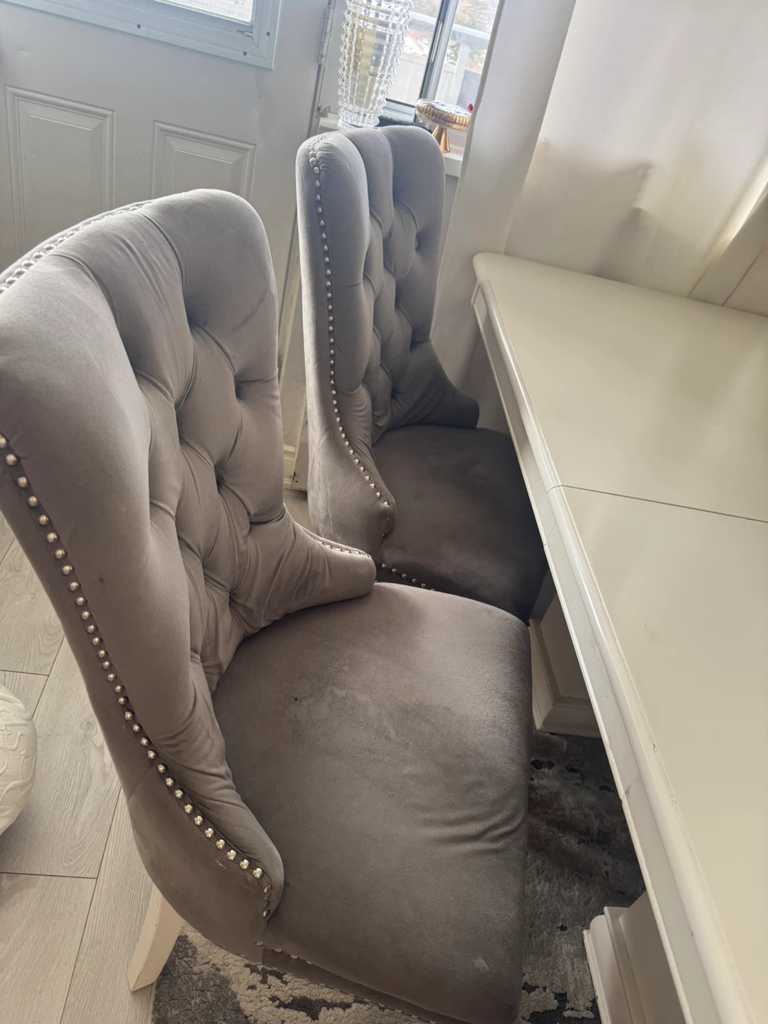 White Dining Table with Grey Tufted Chairs - photo 3