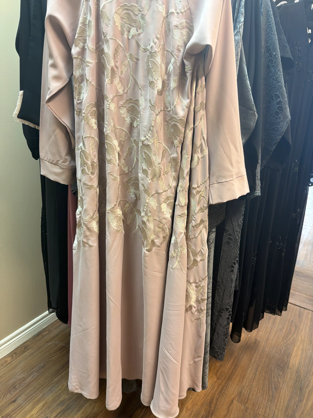 Pink Embroidered Abaya - photo 2