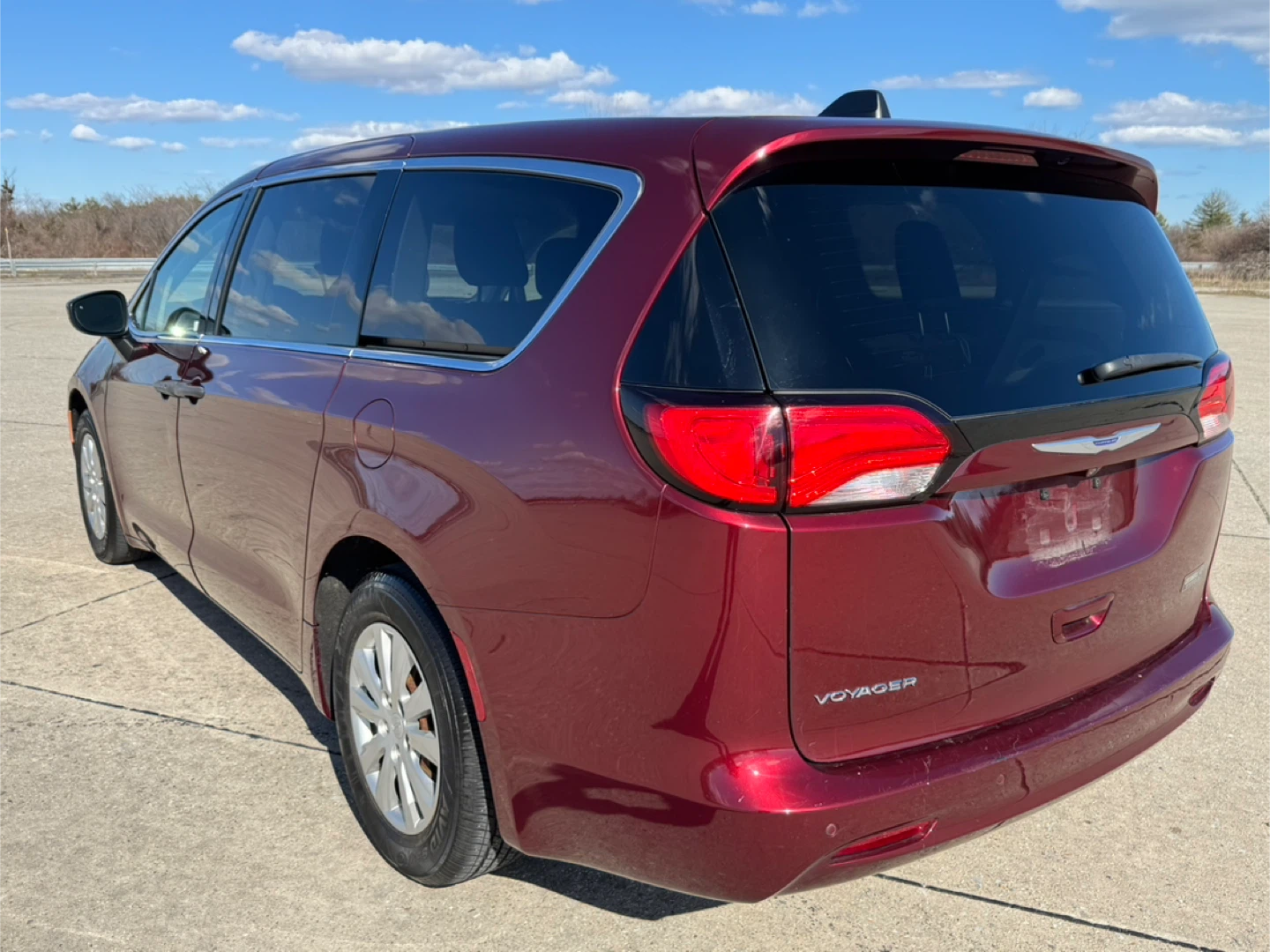 20 Chrysler Voyager Minivan - photo 4