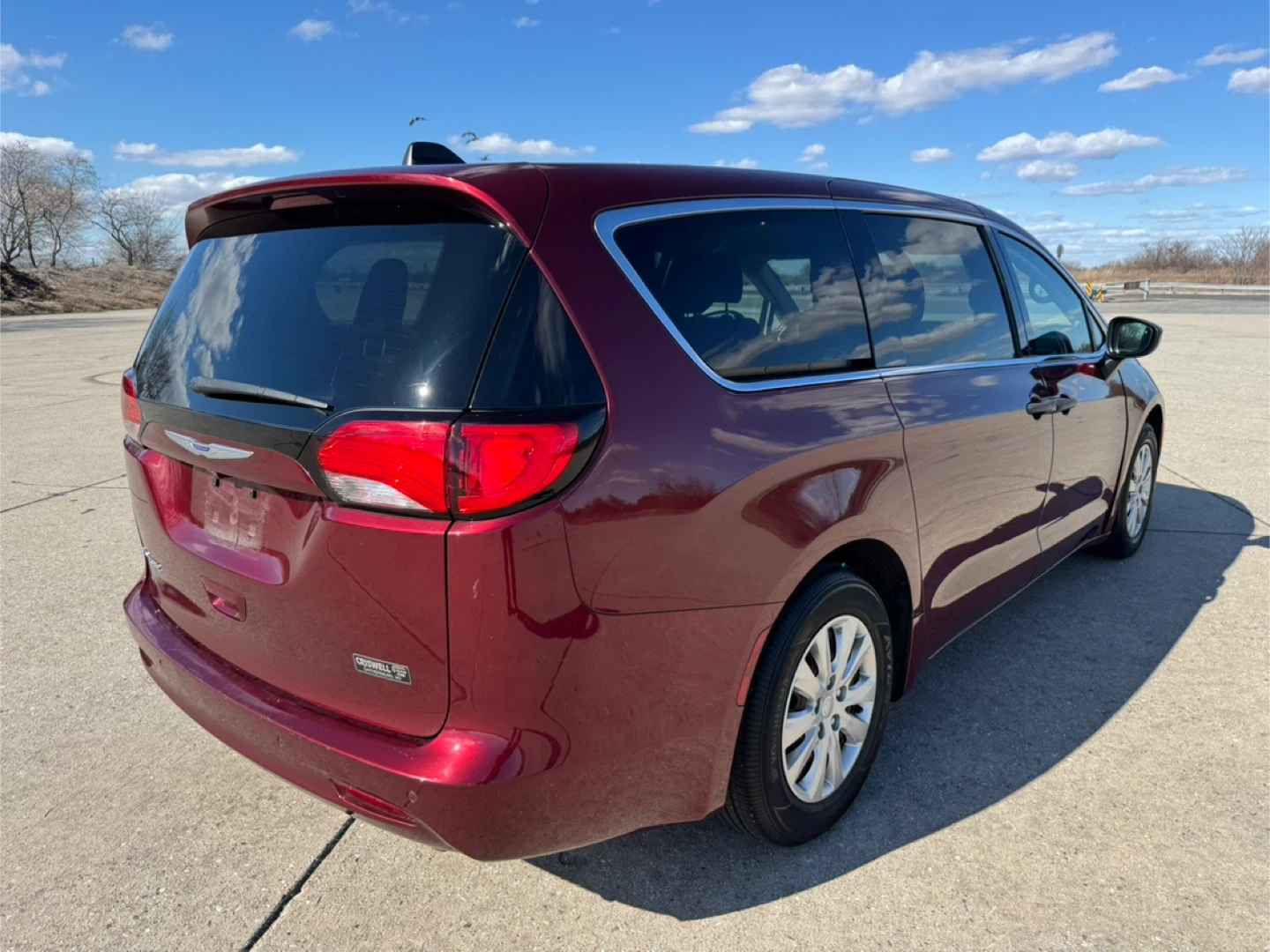 20 Chrysler Voyager Minivan - photo 3
