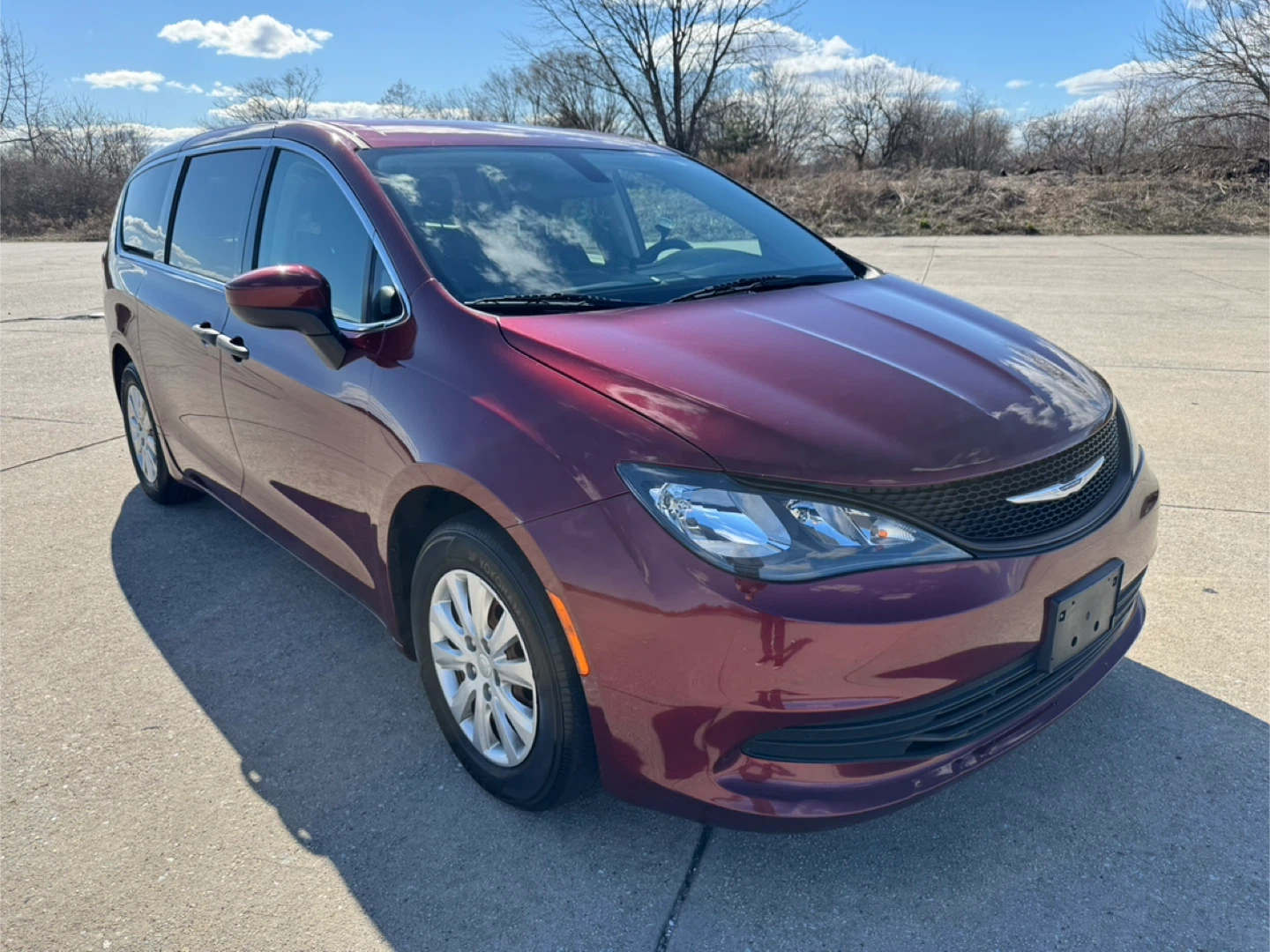 20 Chrysler Voyager Minivan - photo 2