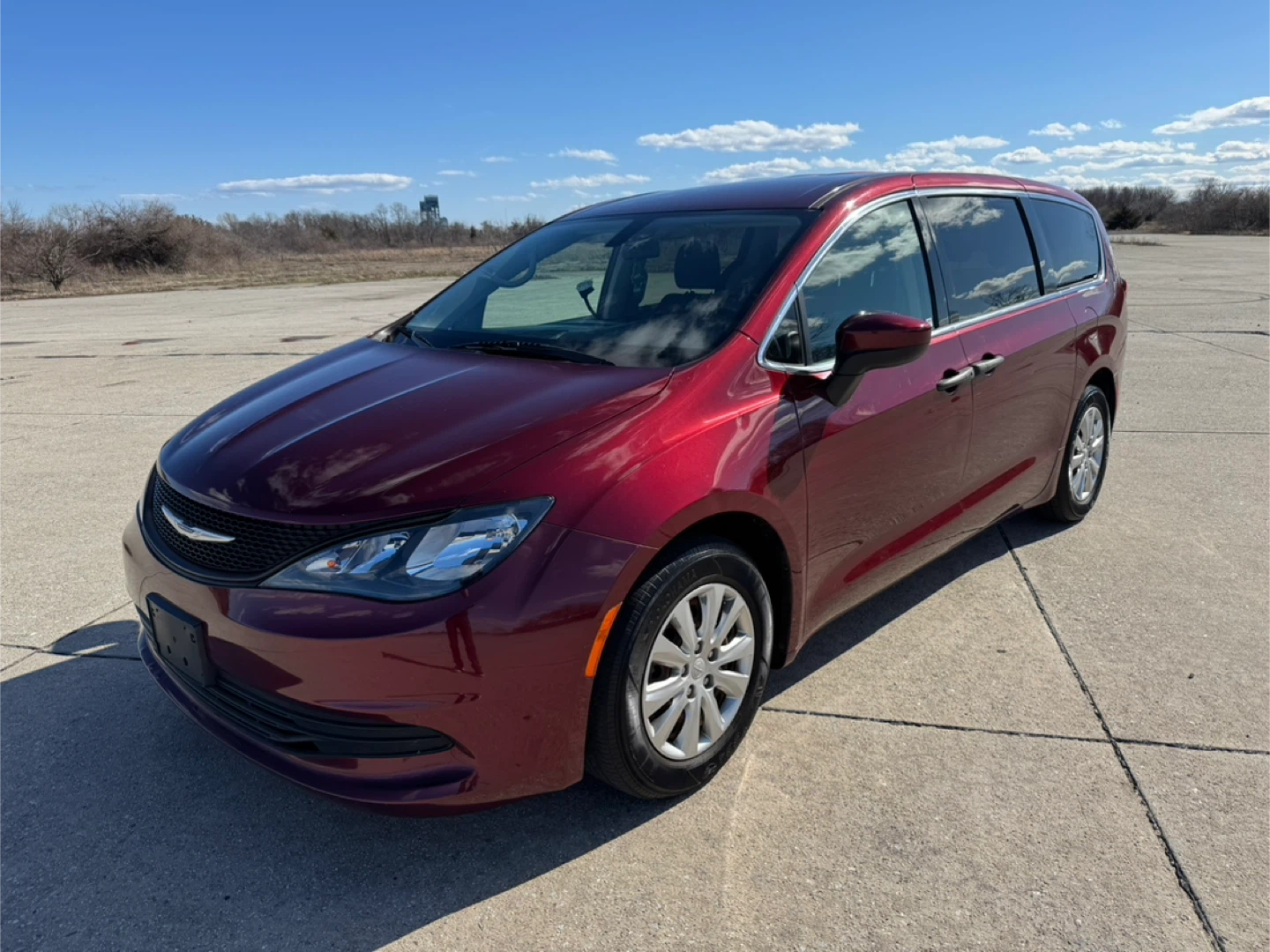 20 Chrysler Voyager Minivan
