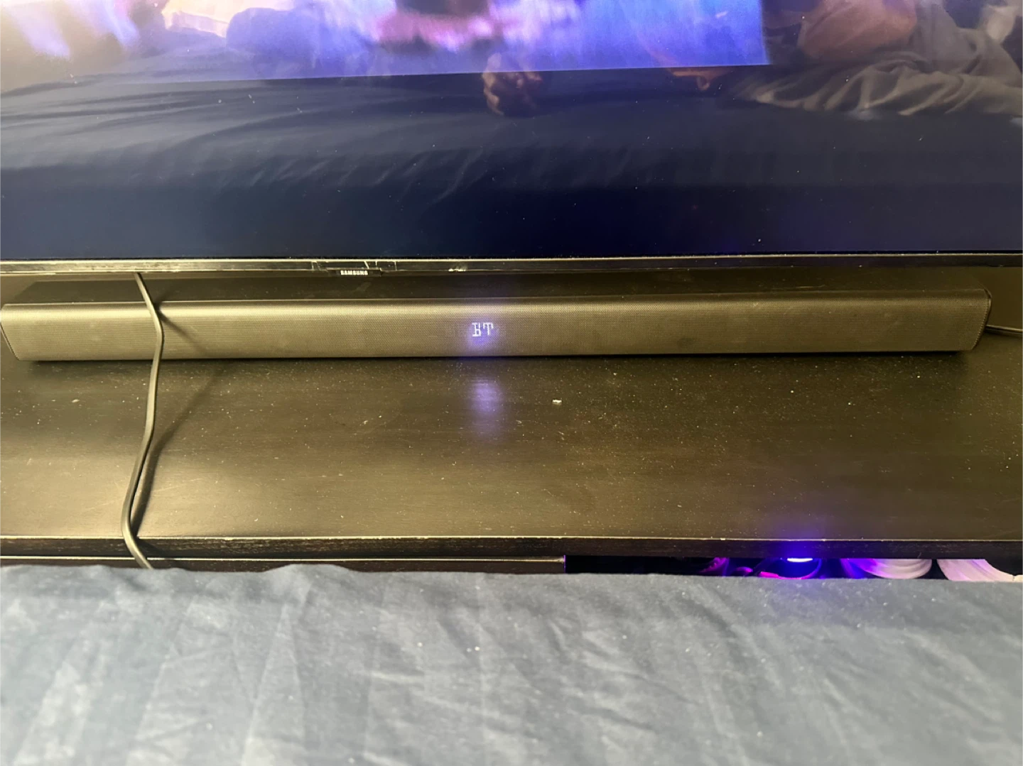 86 inches Samsung tv ,sound bar and tv stand - photo 4