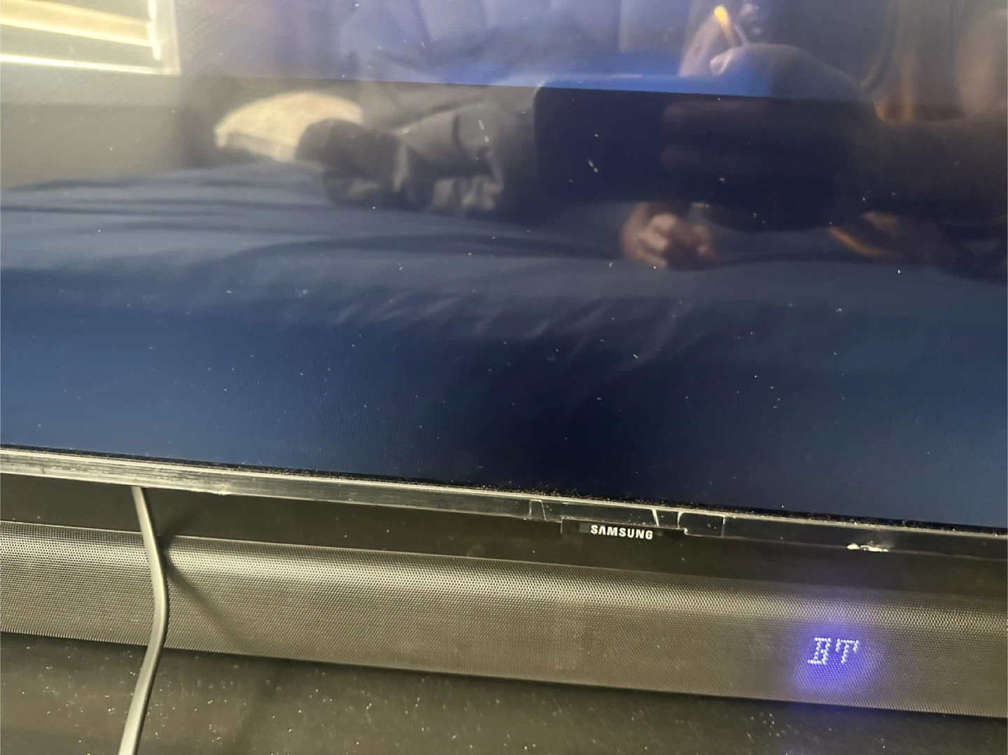 86 inches Samsung tv ,sound bar and tv stand - photo 3