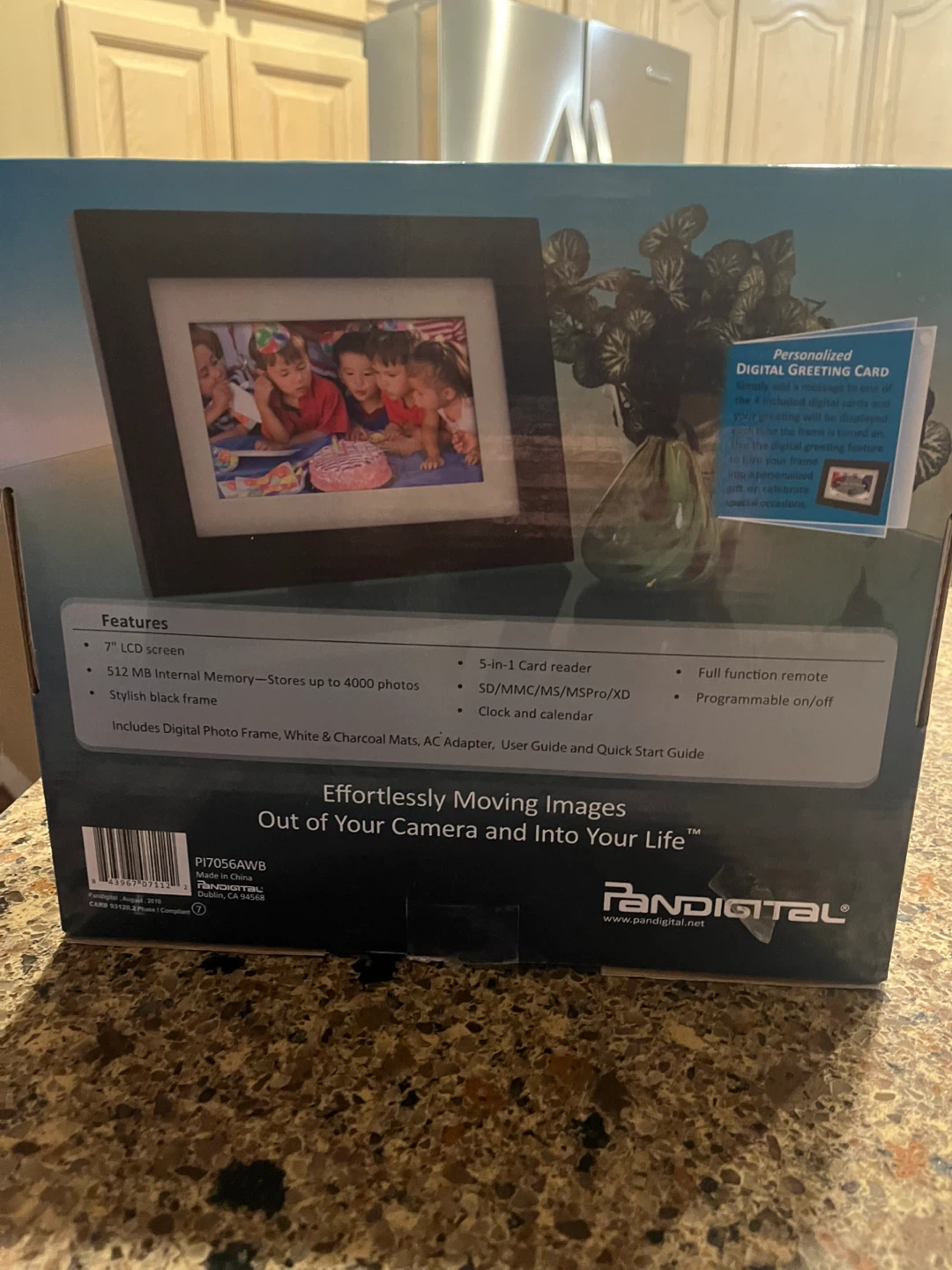 Pandigital 7-inch Digital Photo Frame with 512 MB Memory - photo 2