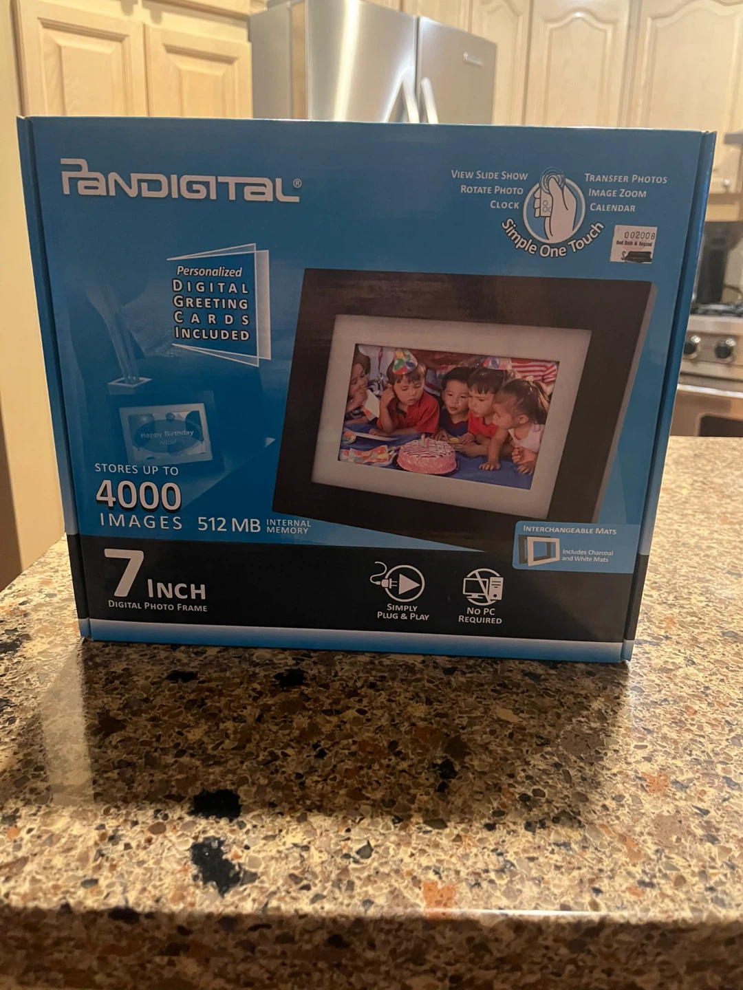Pandigital 7-inch Digital Photo Frame with 512 MB Memory