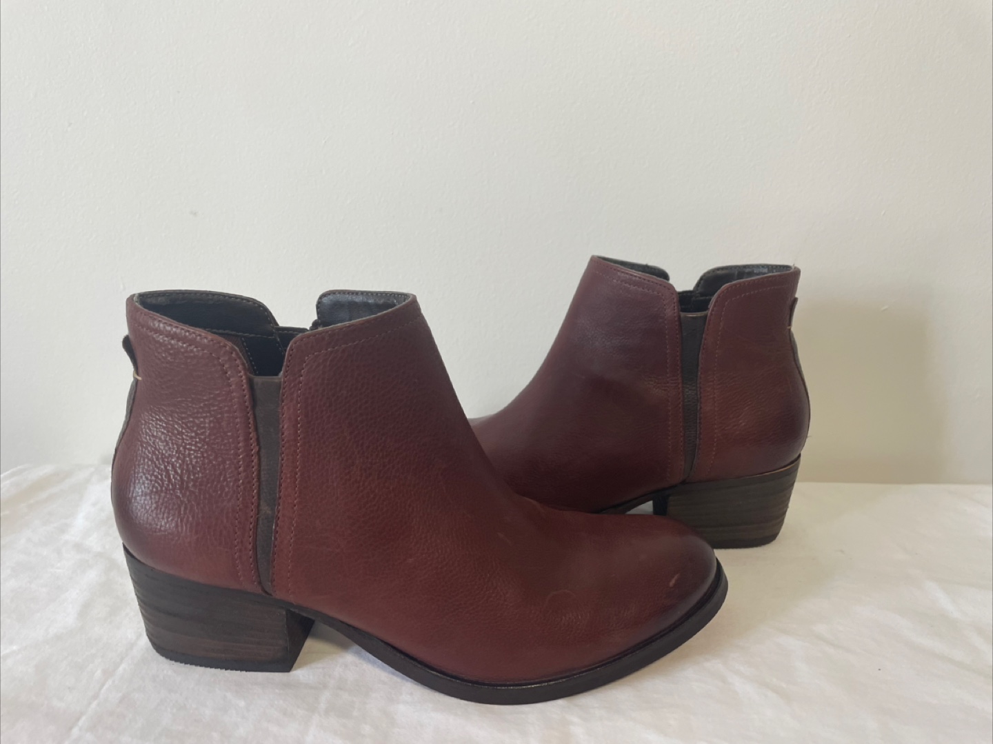 Clarks Boots-6.5 Brown, Guess Boots-7 Chocolate Brown - photo 3