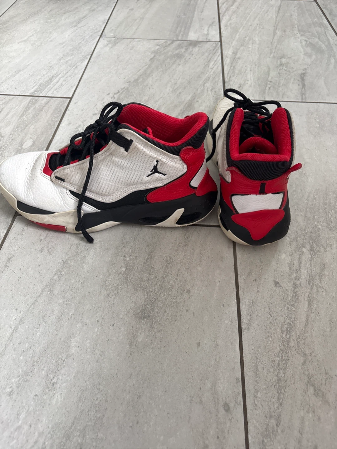 mens 9.5 Jordan basketball shoes
