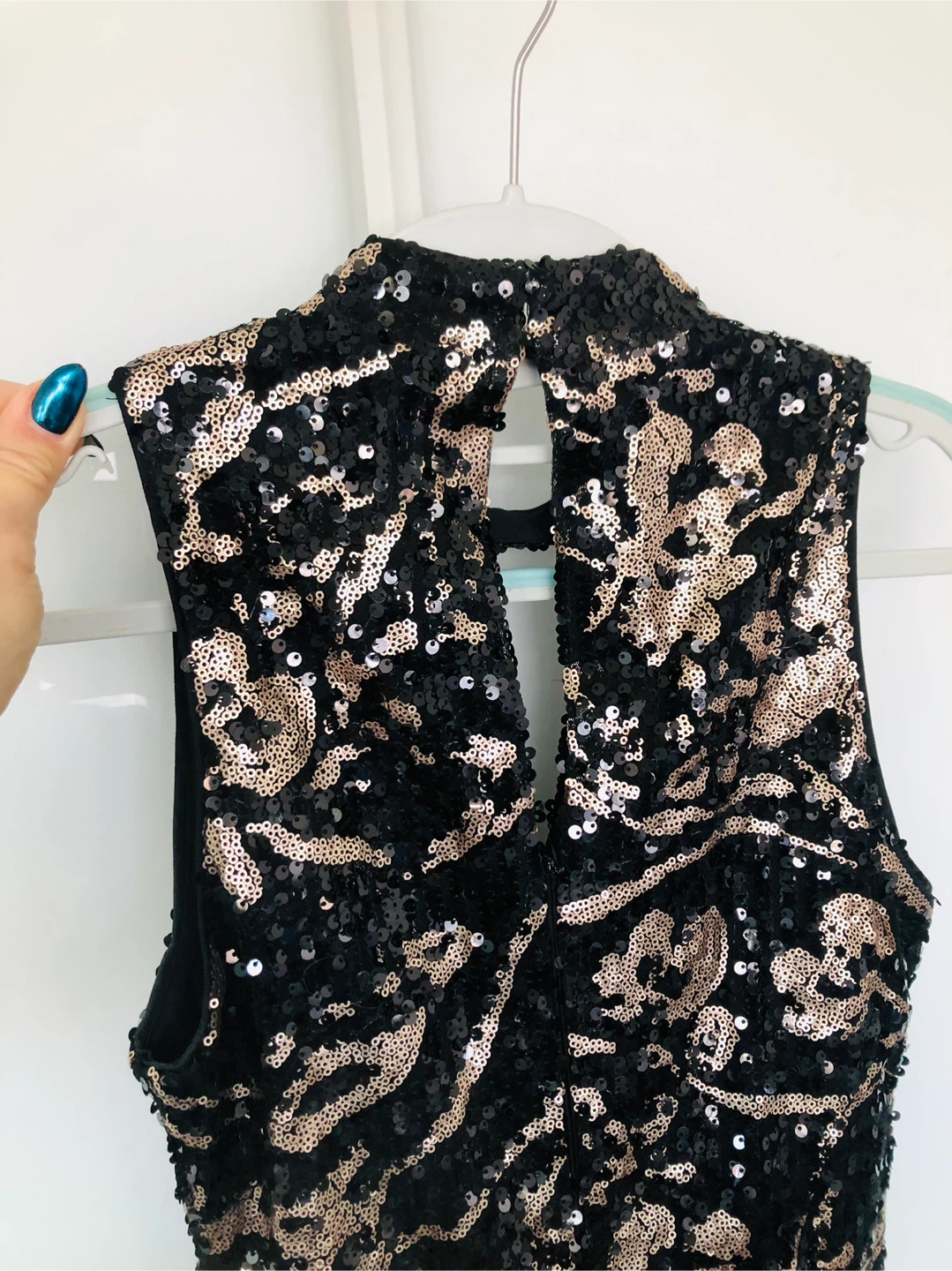 LE CHÂTEAU Black & Gold Sequin Dress - photo 4