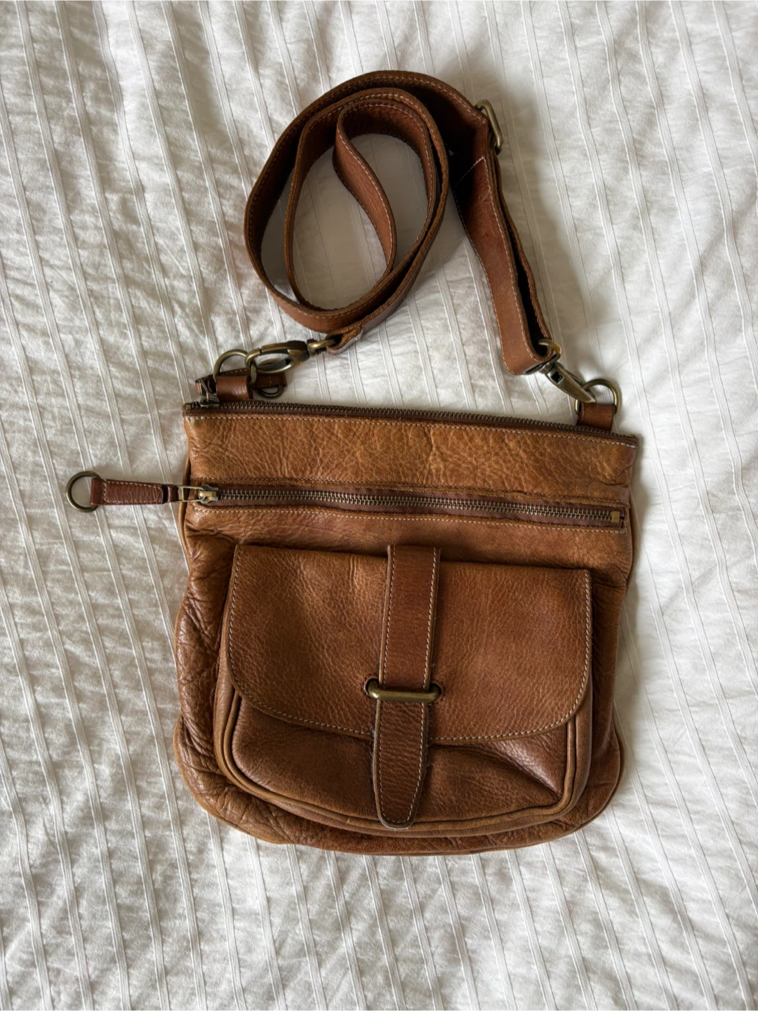 Roots cross body purse