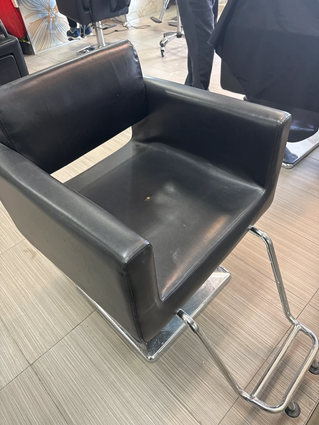 Black Salon Styling Chair - photo 2
