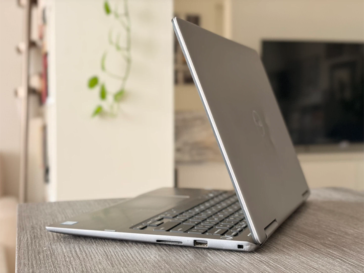 Dell Inspiron 7373 2-in-1 Laptop — i7 / 16GB / 256GB SSD - photo 5