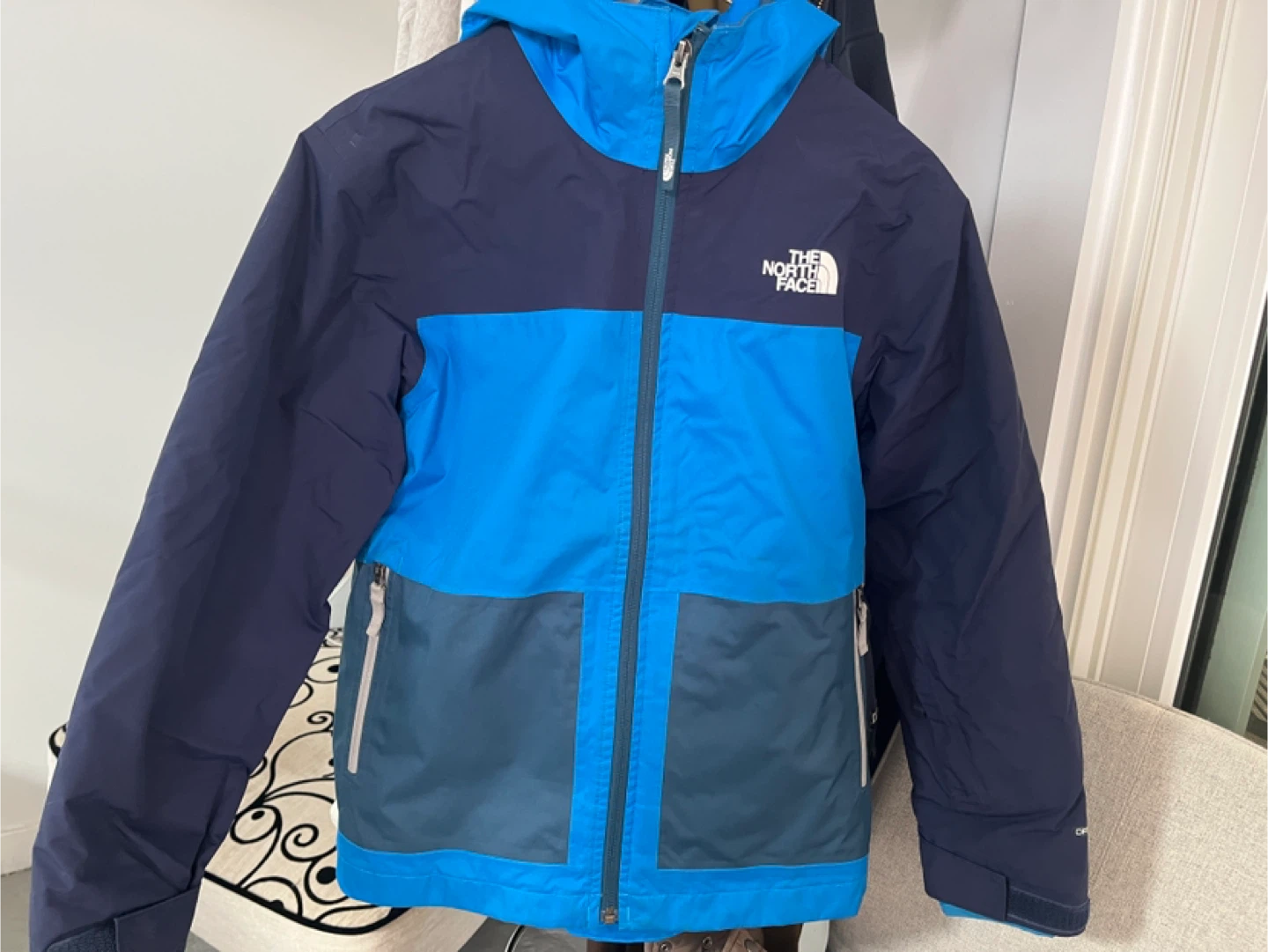 The North Face Boys/Garçons Ski Jacket - Size M/M (10/12)