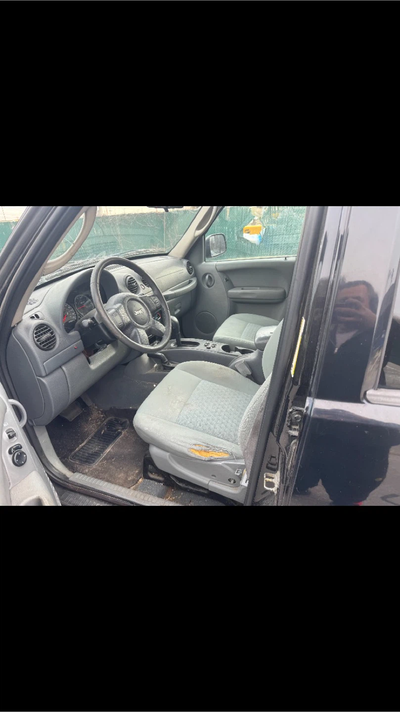 2007 Black Jeep Liberty SUV - photo 2