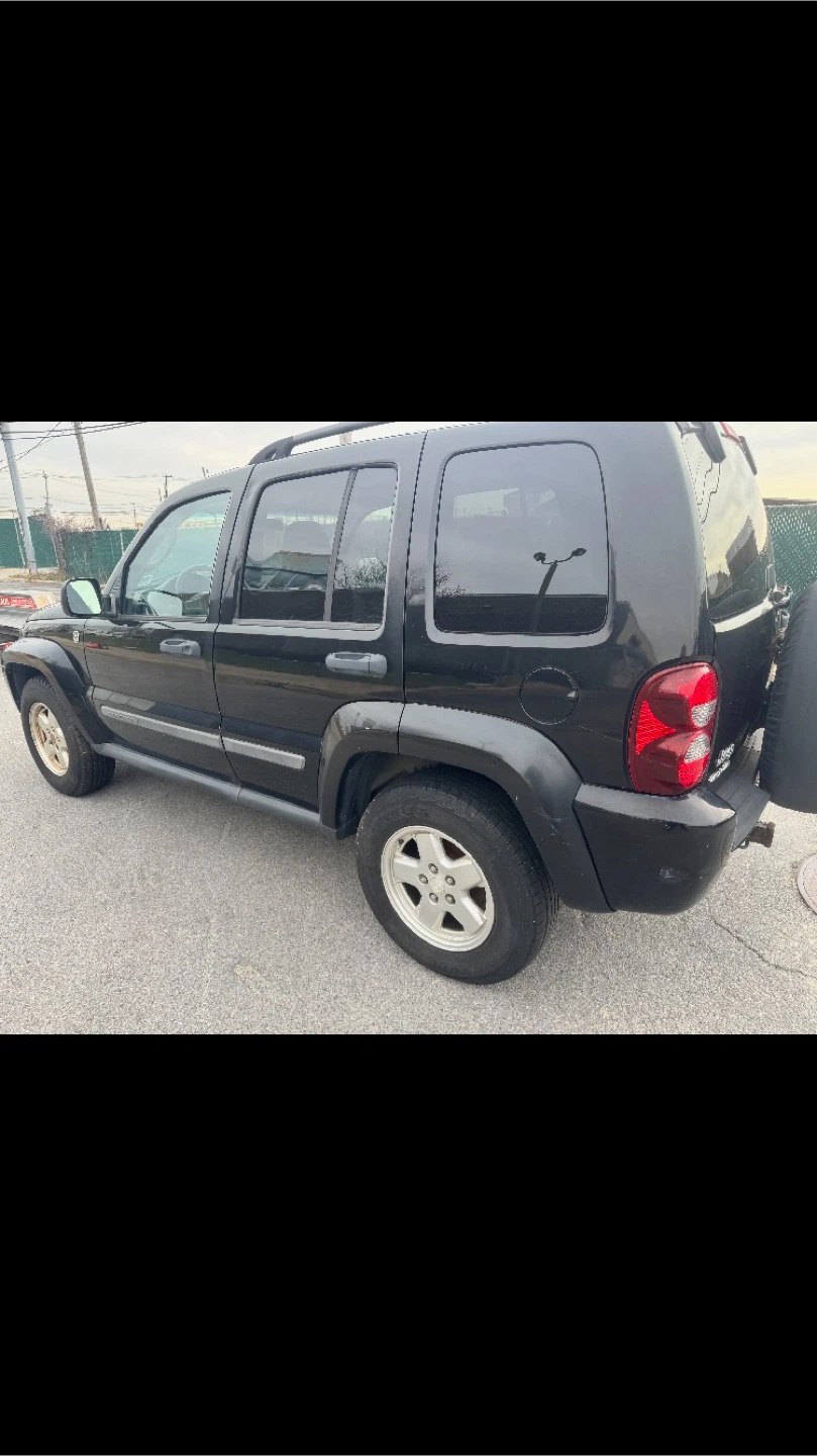 2007 Black Jeep Liberty SUV - photo 5