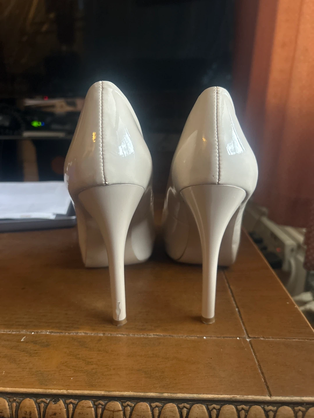 Guess Peep Toe Heels - Cream Patent size 8 - photo 4