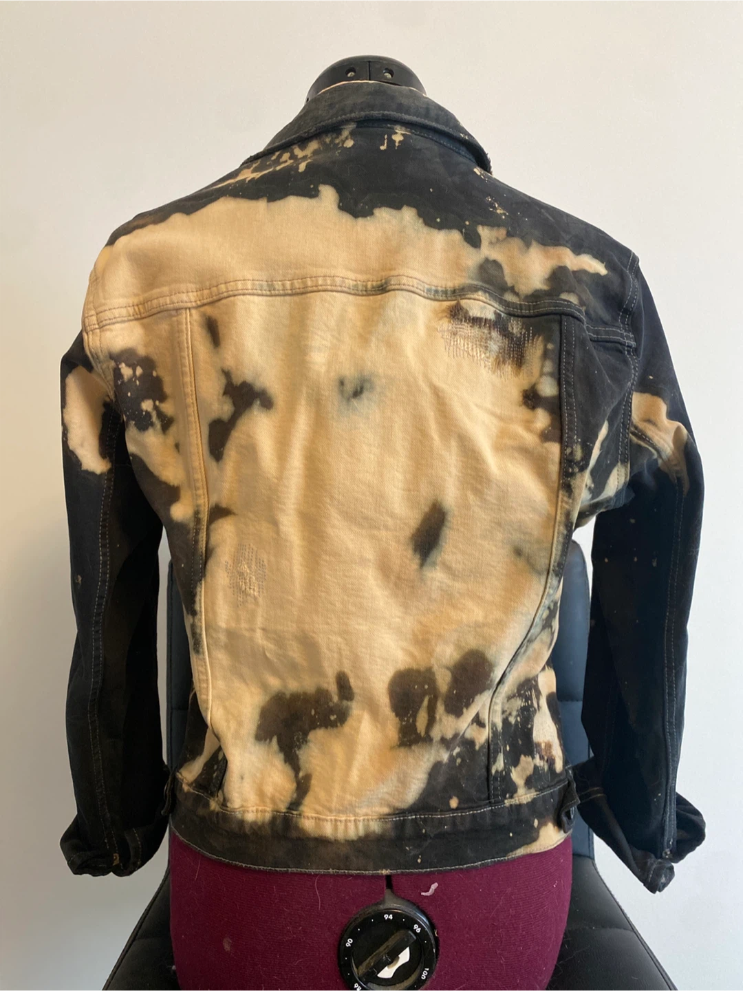 Hand distressed denim jacket - photo 5
